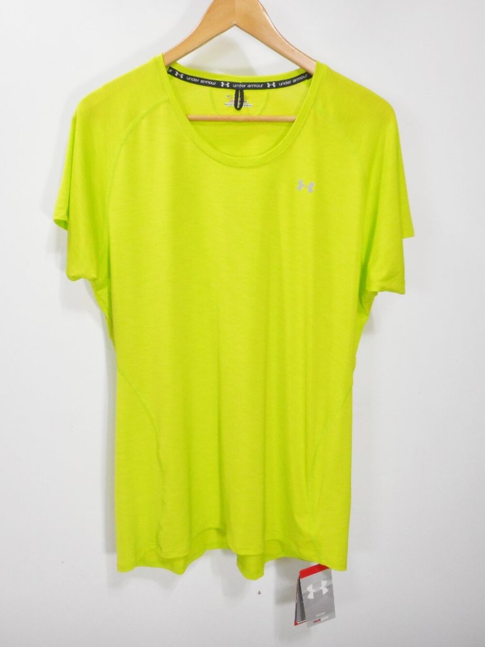 NWT Under Armour HeatGear T-Shirt Women’s XL Chartreuse Semi-Fitted Activewear